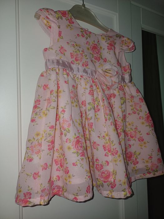 Vând 3 rochițe la prețul de 50 lei toate