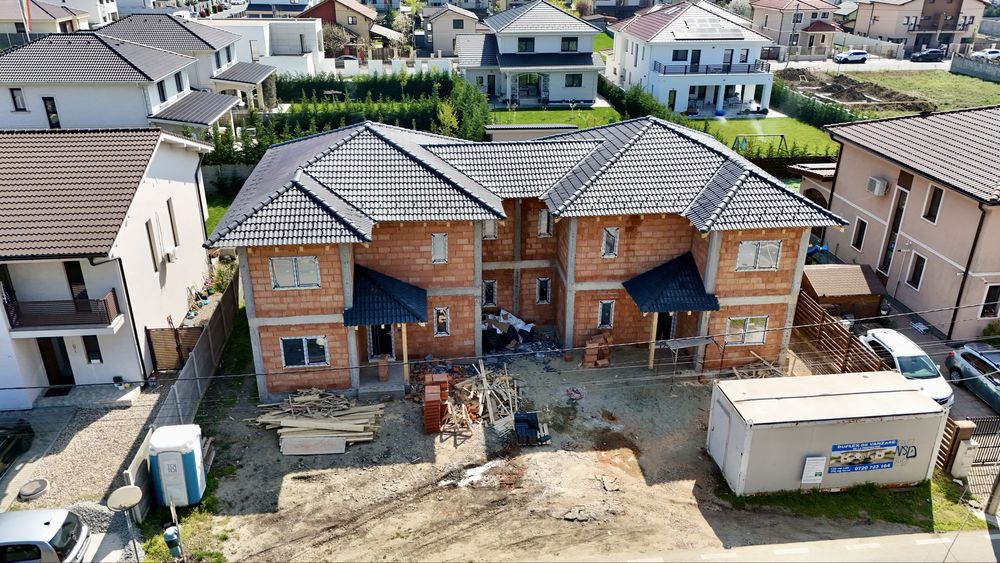 Vand duplex despartit prin camera tehnica