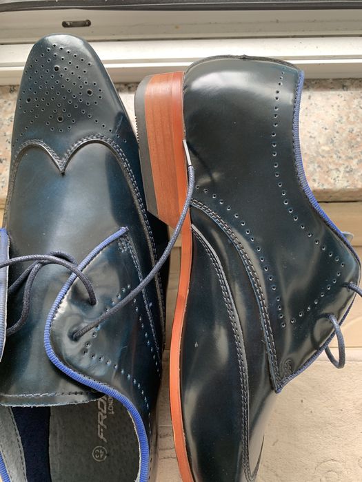 Мъжки обувки естествен лак цвят синьо