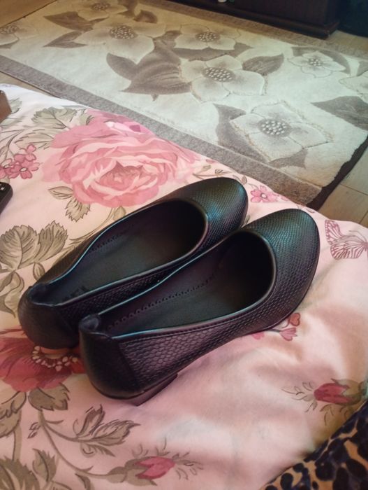 Обувки на ток дамски нови не са носени!