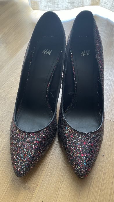 Дамски брокатени обувки