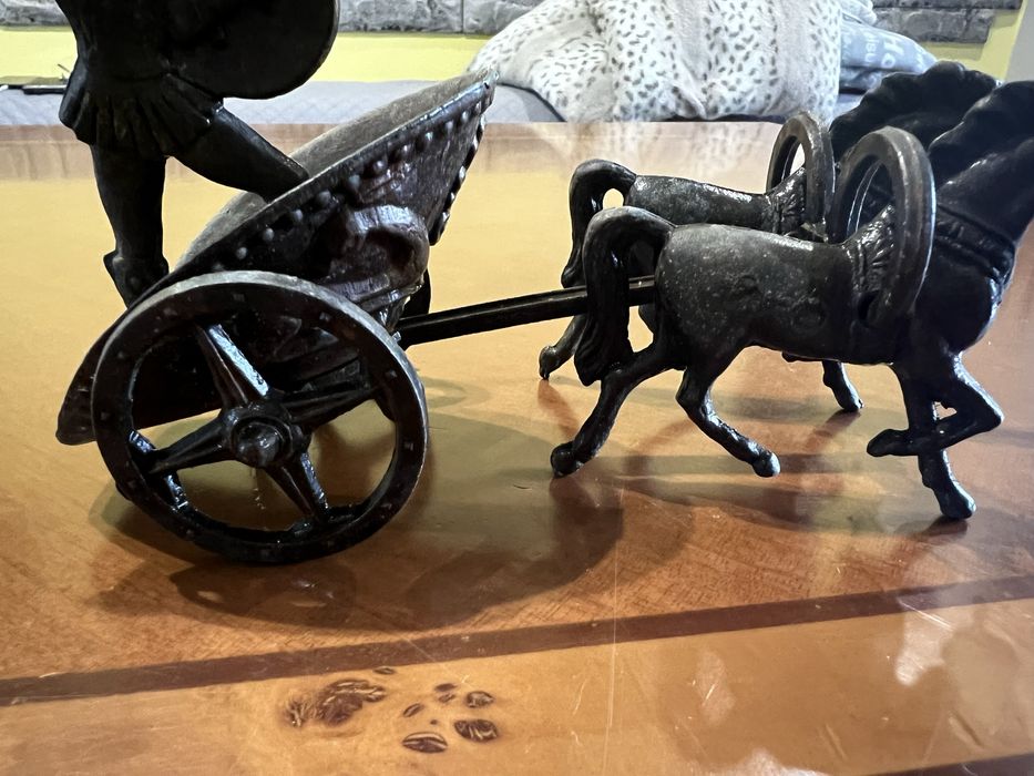 бронзова колесница с римски воин