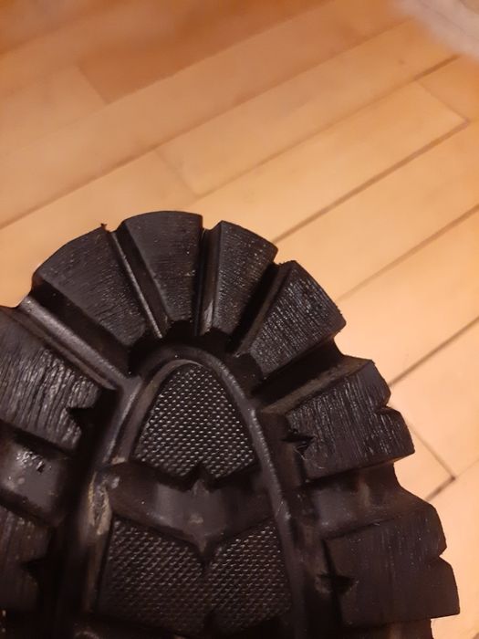 Bocanci din piele peste genunchi
