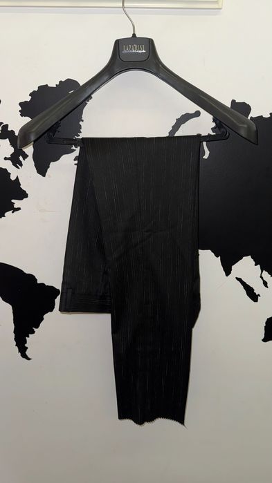 Мъжки черен костюм от студена вълна