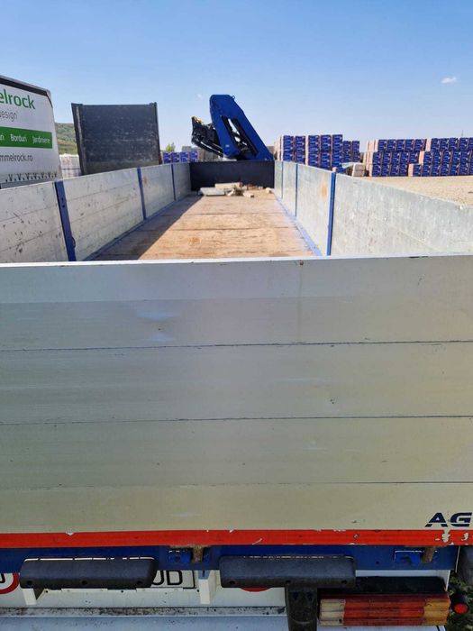 Semiremorca Schmitz cu macara