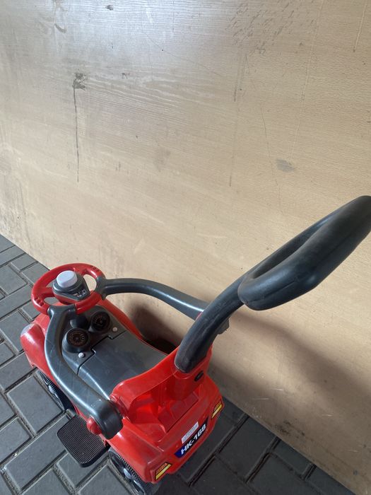 Продам машину- толокар