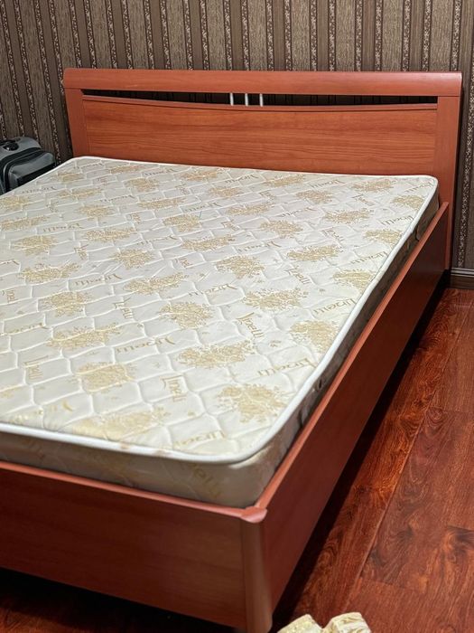 Продам шкаф, тумбу, диван