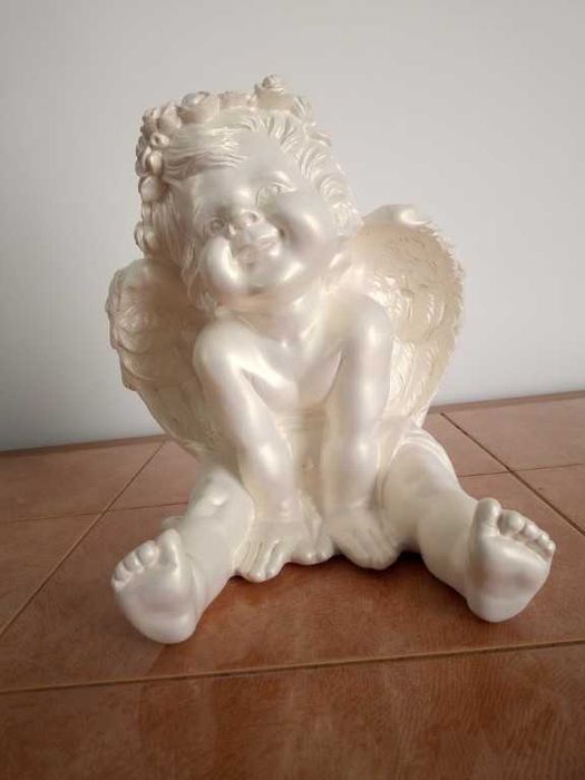 Statuetă Heruvim Sidefat din Polirășină – Decor Elegant, 25 cm