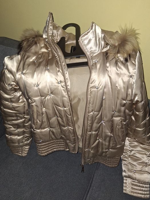 Лъскаво яке с качулка от естествен косъм