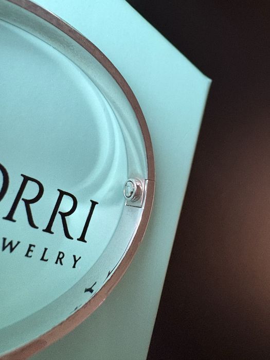 Сребърна гривна Cartier.