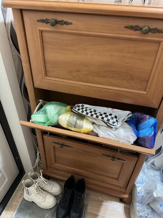 Продам обувницу