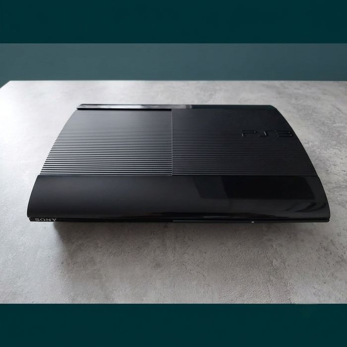 PlayStation 3 Super Slim [500 ГБ] + 2 геймпада + Игры