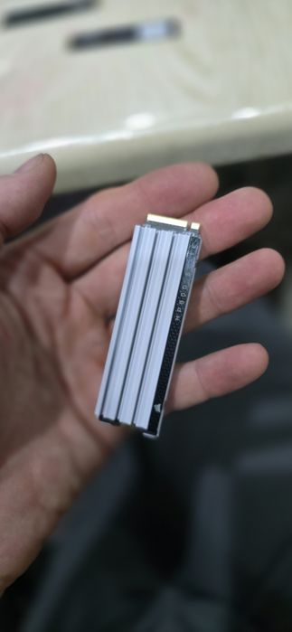 Ssd 2tb Corsair mp600elite  как новый  ,красивый радиатор