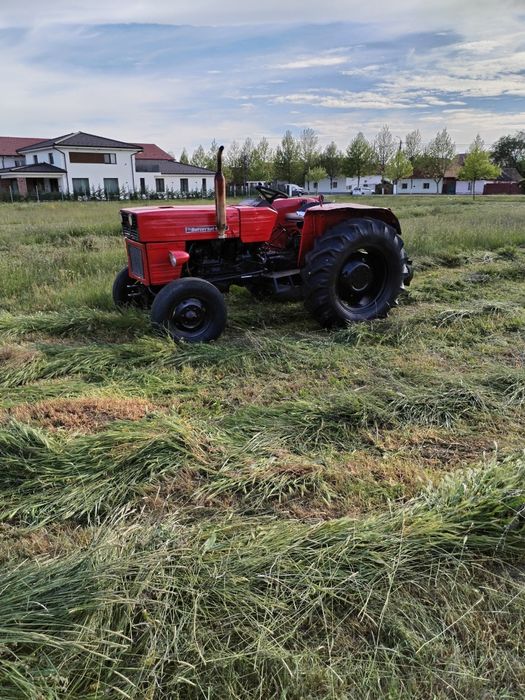 Tractor 445 cu doua manete sat igris județul Timiș