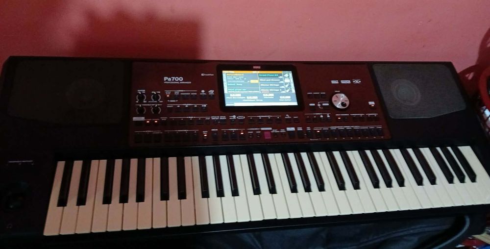 Здравейте продавам korg pa700