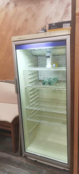 Хладилна витрина