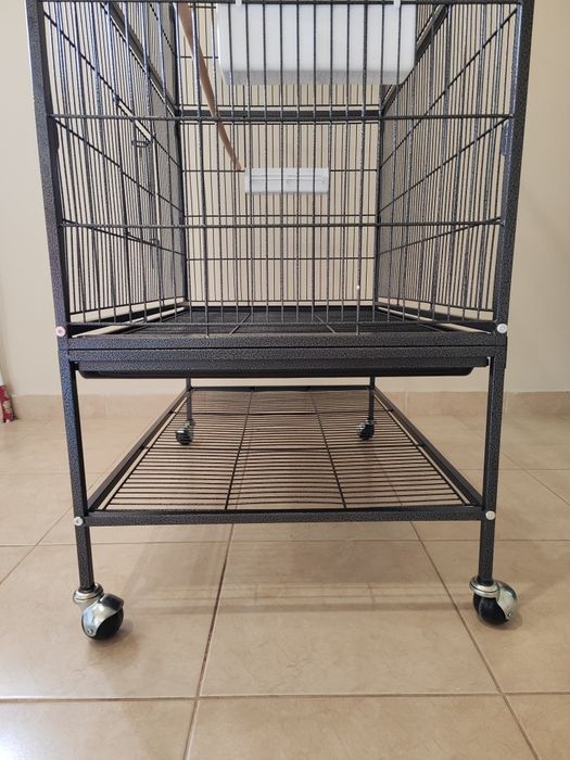 Голяма.  Клетка.