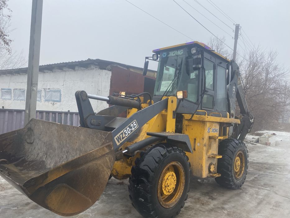 Экскаватор-погрузчик 2/1