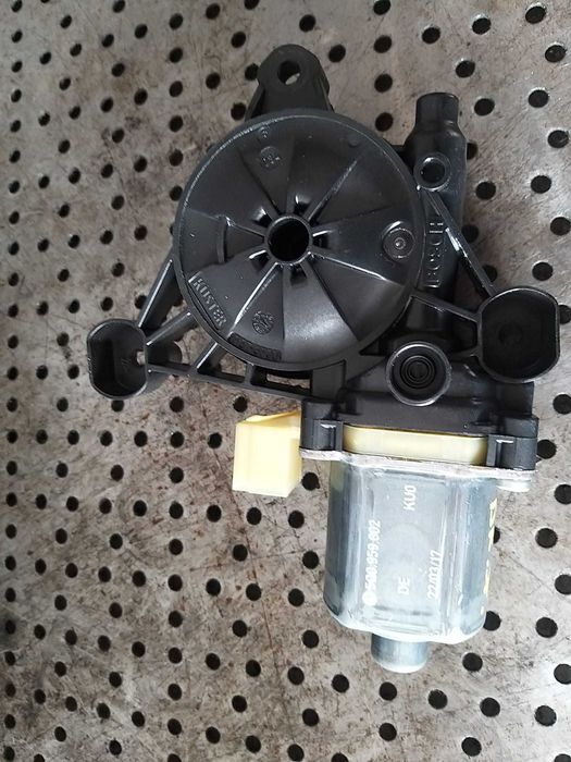 Motoras macara dreapta spate audi a3 8v 5q0 959802 0130 822712 e85 0202086