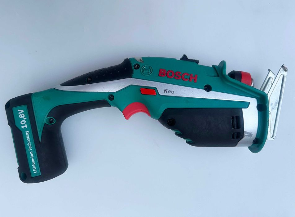 BOSCH KEO - Акумулаторен градински трион 10.8V 15см