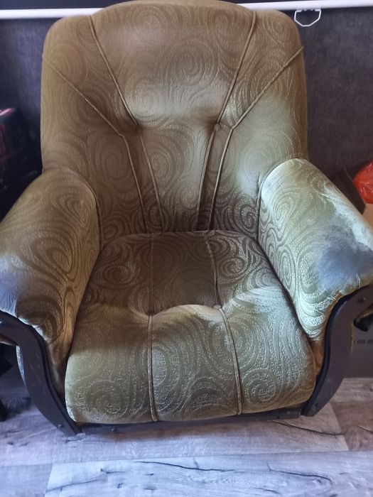 Отдам даром кресло.