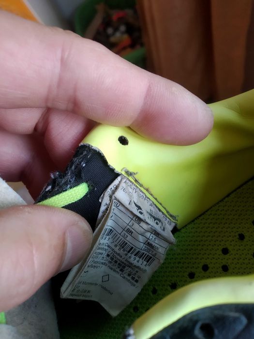 Футболни обувки купувани от Италия