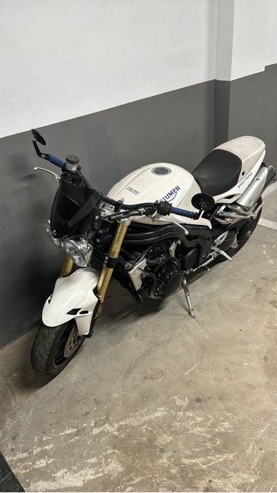 Motocicleta Triumph speed triple 1050cmc