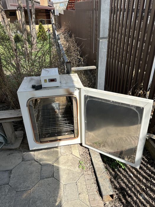 Продается срочно сухожаровый шкаф