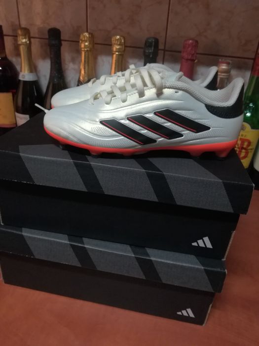 Gheate NOI Adidas Crampoane fotbal nr 38