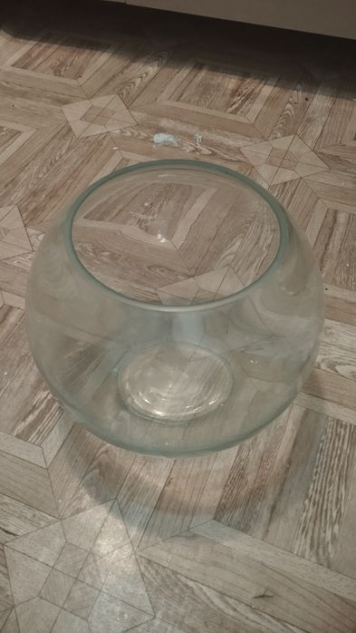 Продаётся куругли аквариум в хорошем состоянии без трещин