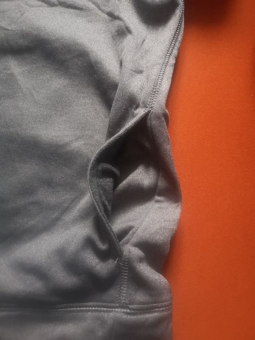 Оригинален дамски суичър на Reebok