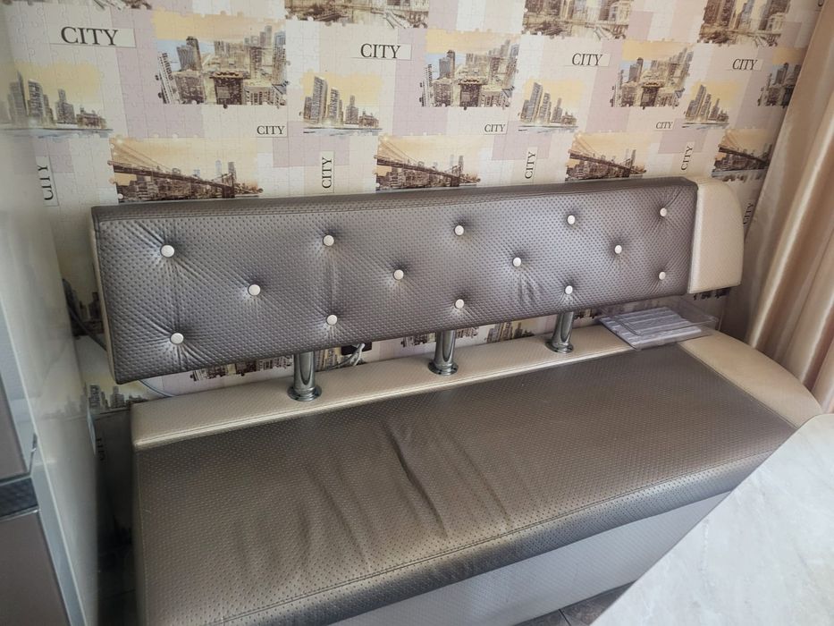 Продам диванчик кухонный