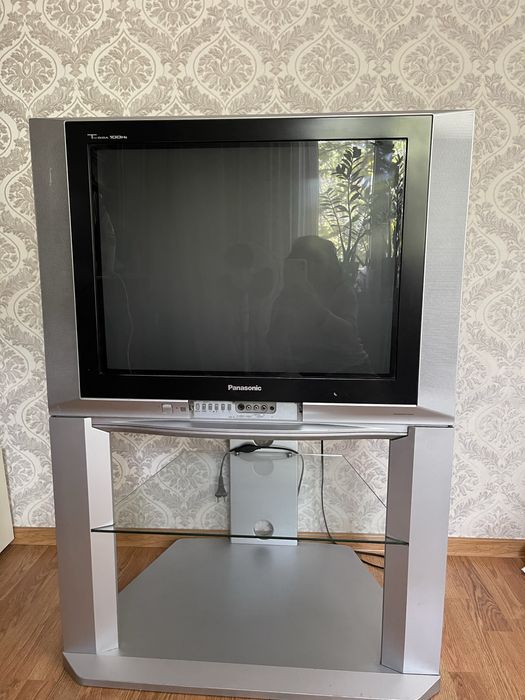 Телевизор + тумба .