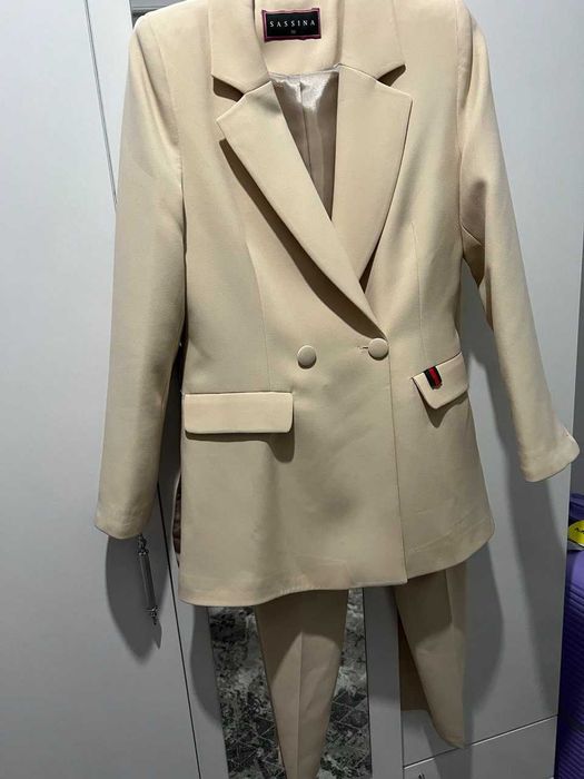 брючный костюм женский