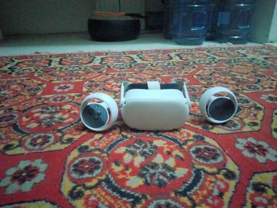 Se vinde meta Quest 2 stare buna trimit si prin curier pret 900 lei