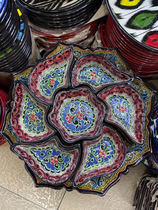 Qo‘lda ishlangan sopol lagan – milliy naqshlarda