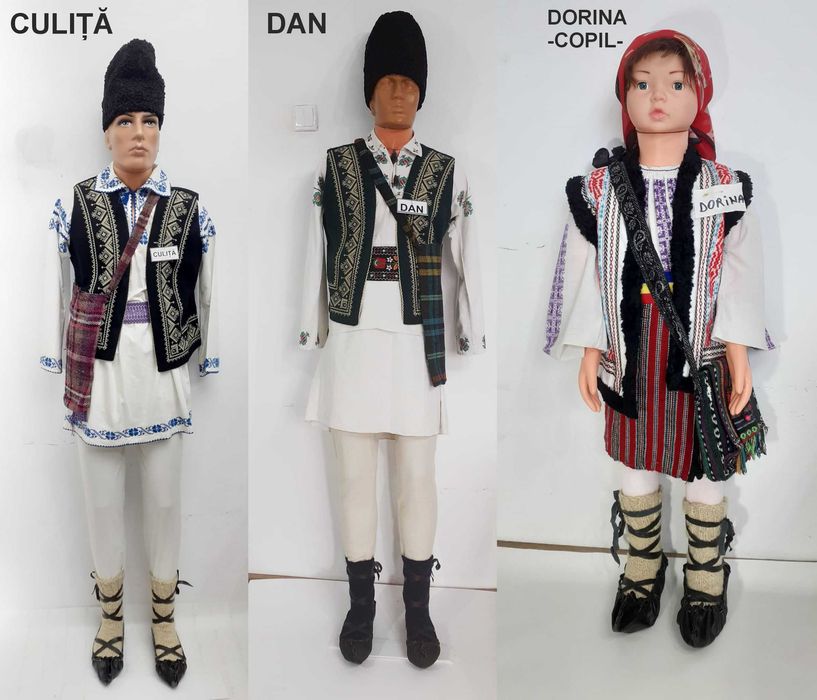 Manechine decorative traditionale imbracate in costume populare