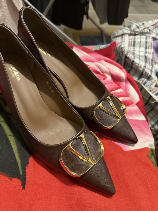 Продаю туфли,почти новые,одела 1 раз,39 размер