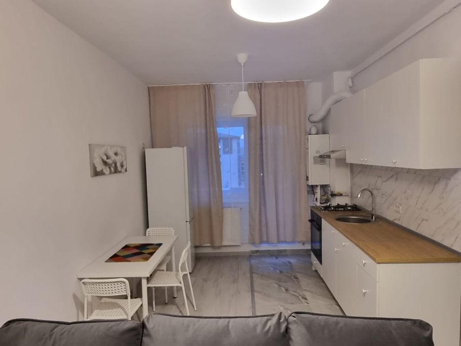 Închiriez studio nou 45mp