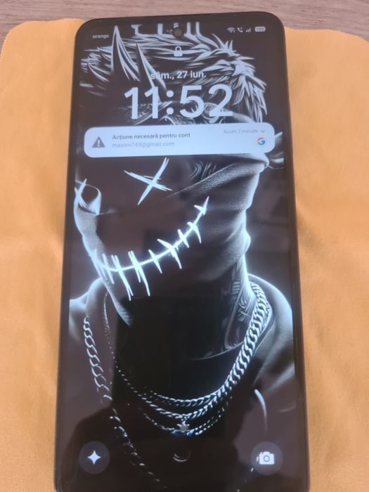 e foarte bun are o baterie bună are folie de sticlă fără gâlturi nu este spart