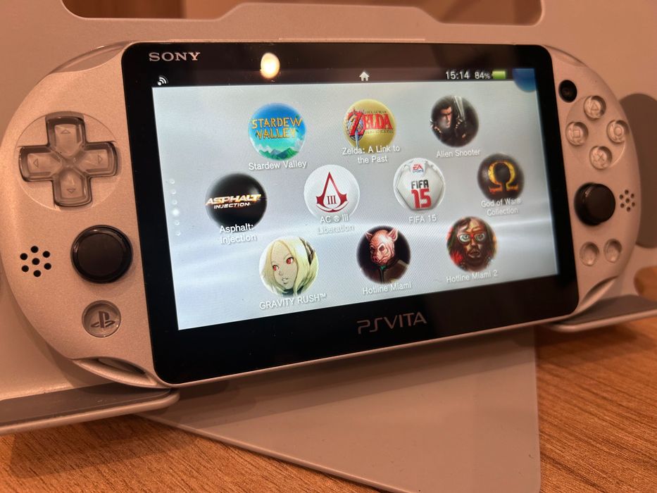 Playstation PS Vita 2000 Gri • Modată • 128GB Jocuri