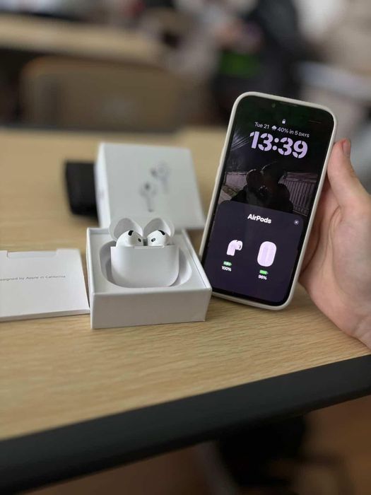Casti AirPods 4 cu Noise Cancelling