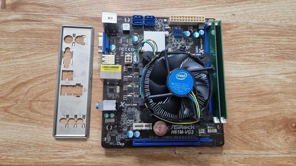 KIT i7-2600+Placa H61M-VG3+8GB+Cooler+Shield !! CA NOU !! la 250lei