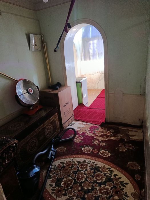 Denovda 1 xonali uy sotiladi