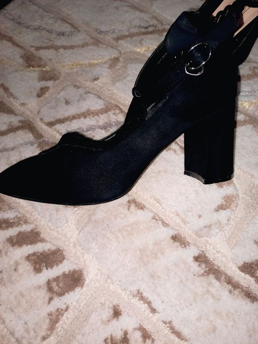 Ayollar oyoq kiyimi labuten