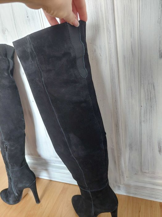 Високи ботуши от велур