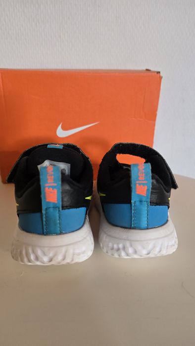 Детски Nike оригинални маратонки-22 с подарък оригинални сандали Nike 22.5  с кутии