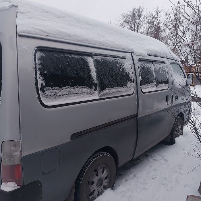 Ниссан Урван бус