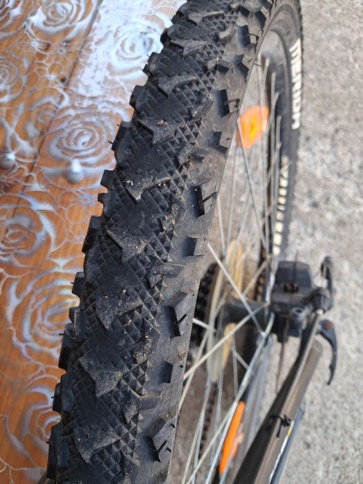 Vând bicicletă Merida  Mtts in stare bună de funcționare  cu roti  pe