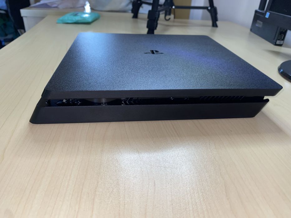 Продам или обменя playstation 4